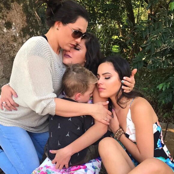 Emilly Araújo recentemente lembrou um ano da morte da mãe no Instagram