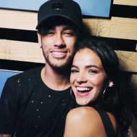 Bruna Marquezine volta a seguir Neymar após reconciliação e web vibra: 'Amor'