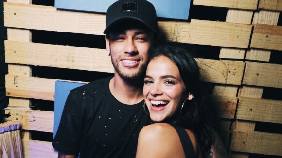 Bruna Marquezine volta a seguir Neymar após reconciliação e web vibra: 'Amor'