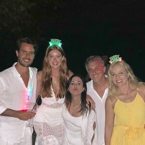 Marina Ruy Barbosa e Tatá Werneck passaram o ano novo com seus amados e amigos, como Luciano Huck e Angélica