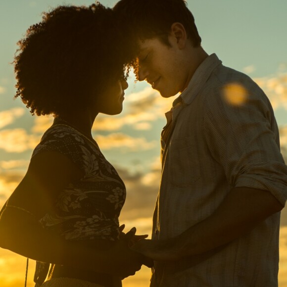 Erika Januza e Caio Paduan namoram na novela 'O Outro Lado do Paraíso'