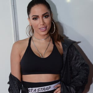 'O fato de ser mulher dificulta muito o caminho. Quebrar barreira é sempre algo muito difícil', afirmou Anitta