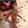 A atriz Bruna Marquezine optou pelo modelo cortininha para ir à praia em Fernando de Noronha