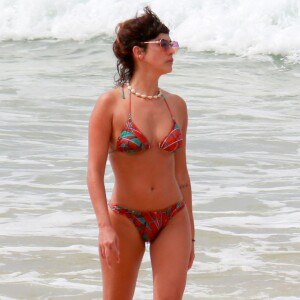 Fernanda Paes Leme curte dia de praia em Fernando de Noronha