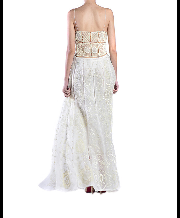 O vestido branco usado por Bruna Marquezine no Ano Novo leva a assinatura da grife Helo Rocha