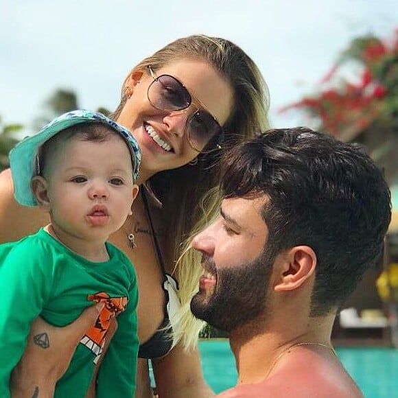 Gusttavo Lima e Andressa Suita curtem Ceará com o filho, Gabriel, de 6 meses: 'De folga com papai'