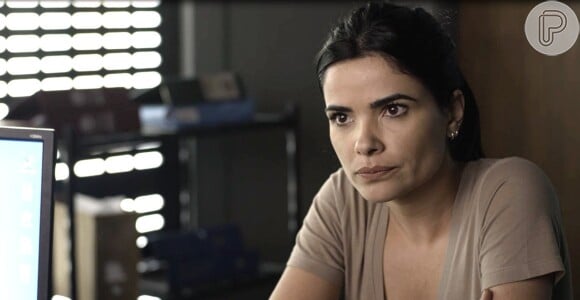 Na novela 'Pega Pega', Antônia (Vanessa Giácomo) abandonará a carreira na polícia para ficar com Júlio (Thiago Martins) 