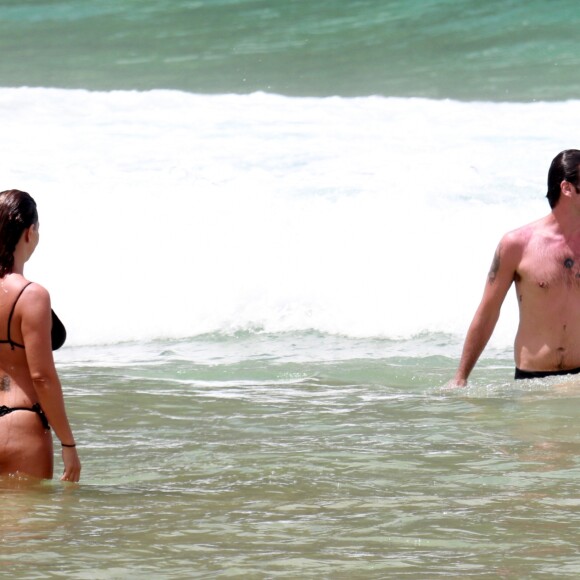 Emilio Dantas, namorado de Fabiula Nascimento, tem várias tatuagens pelo corpo