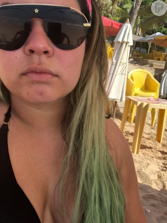 Marília Mendonça surge de cabelo com pontas verdes em foto publicada em seu perfil do Twitter, nesta quinta-feira, 4 de janeiro de 2017
