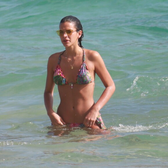 Bruna Marquezine foi descrita como 'deslumbrante' pelo jornal inglês
