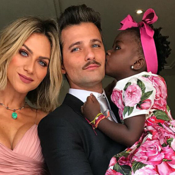 Giovanna Ewbank negou que a filha, Títi, participará de um reality show de sustentabilidade ao lado dela e do marido, Bruno Gagliasso