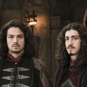 Os irmãos Rodolfo (Johnny Massaro) e Afonso (Romulo Estrela) são os príncipes de Montemor