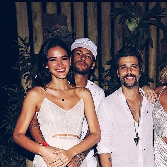 Bruna Marquezine lembra Réveillon com Neymar e afirma ter sido 'o melhor Ano Novo da vida' em entrevista ao 'Viver Noronha' divulgada nesta sexta-feira, dia 05 de janeiro de 2017