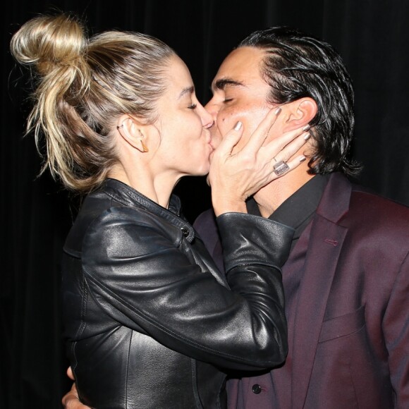 Danielle Winits prestigia o marido, André Gonçalves, na estreia da peça 'Agora e na Hora'