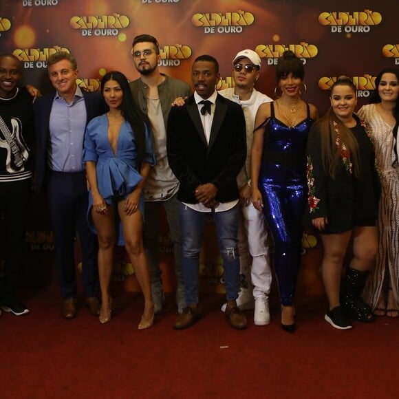 Luciano Huck com os vencedores do 'Caldeirão de Ouro 2017'