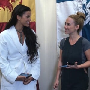 Em entrevista a colega de elenco Fernanda Nobre, Bruna Marquezine dá spoiler do casal: 'Espero que continuem shippando depois de assistirem. Nem sei se espero isso, vai acontecer tanta coisa ainda'