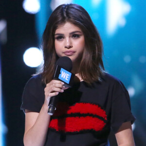 Selena Gomez manteve apenas alguns contatos como Taylor Swift, Julia Michaels e Jessica Alba