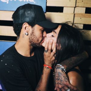 Neymar e Bruna Marquezine vivem 'paixão episódica', diz imprensa francesa