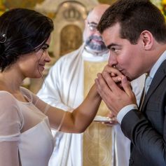 No último capítulo da novela 'Pega Pega', Antônia (Vanessa Giácomo) e Júlio (Thiago Martins) se casaram