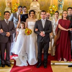 No último capítulo da novela 'Pega Pega', Antônia (Vanessa Giácomo) e Júlio (Thiago Martins) se casaram após ele cumprir uma parte da sentença pelo roubo ao Carioca Palace