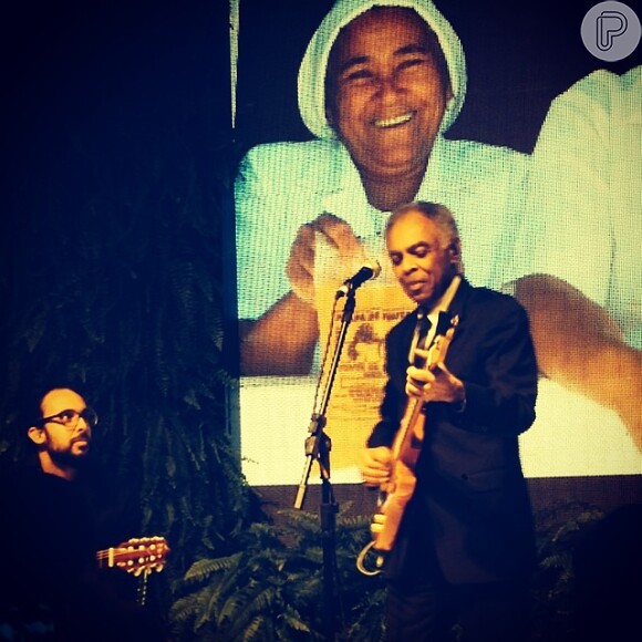 Gilberto Gil se apresentou na noite ao lado do filho Bem Gil
