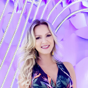 'Chego ao final deste ano com este registro de fé, amor, esperança, muito aprendizado, algumas cicatrizes, que ficarão para sempre, e o nosso amor nos braços com muita saúde', escreveu Eliana