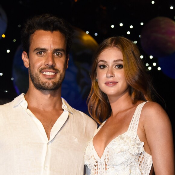 Marina Ruy Barbosa e Xande Negrão comemoraram a chegada de 2017 em Fernando de Noronha, onde se conheceram
