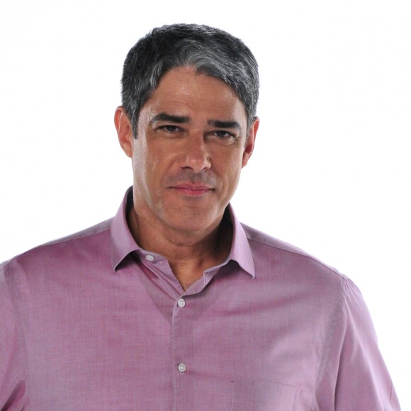 Barbado, William Bonner posa com fãs durante viagem de férias pela Europa. Fotos!