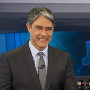 William Bonner agitou a web ao ensinar a gravar vídeos com o celular, no 'Jornal Nacional'