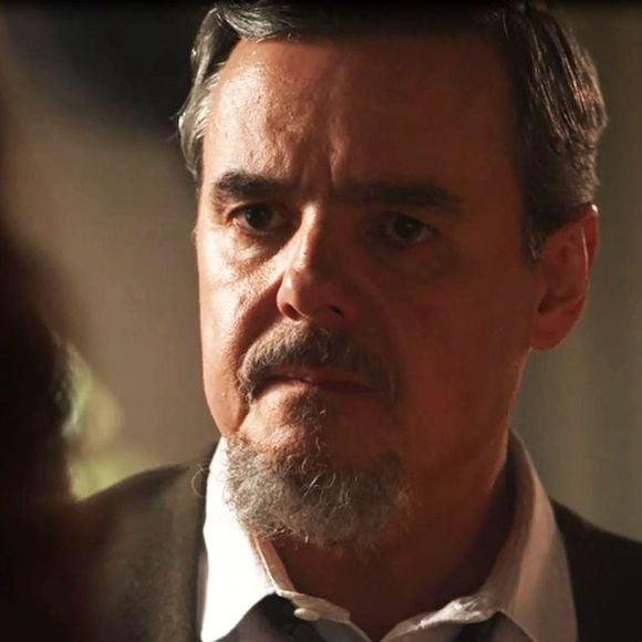 Na novela 'Tempo de Amar', Reinaldo (Cássio Gabus Mendes) impedirá que a filha saia do quarto no dia do casamento de Maria Vitoria (Vitória Strada) e Vicente (Bruno Ferrari): 'Você não vai a lugar nenhum, Lucinda'