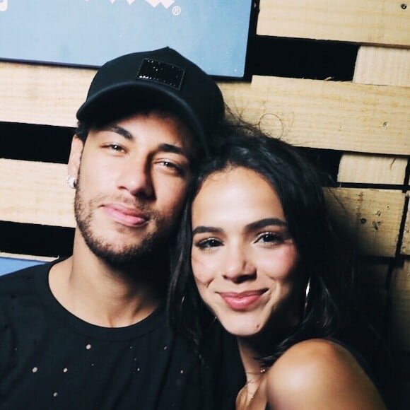 Bruna Marquezine e Neymar cogitam morar juntos após a Copa do Mundo da Rússia, em julho. 'Fase mais madura', disse informante ao portal 'Uol'