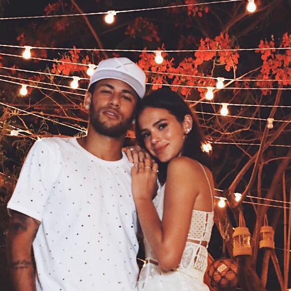Bruna Marquezine exaltou o namorado, Neymar: 'Ele é bem parceiro e sempre me apoia, sempre que pode'
