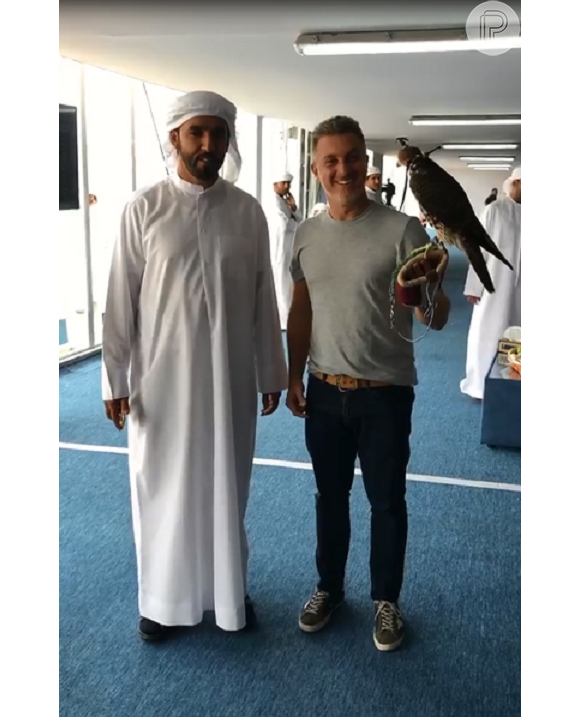 Disputa das aves em uma pista de 400 metros foi organizada pelo príncipe herdeiro, Sheikh Hamdan Bin Mohammed Bin Rashid Al Maktoum