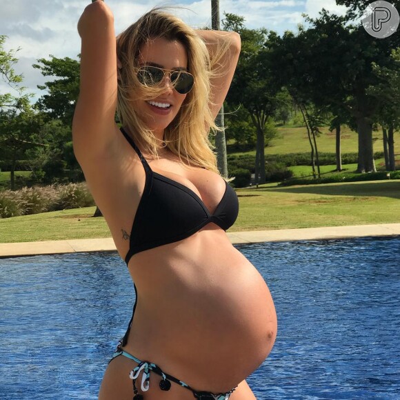 Adriana Sant'Anna fez um desabafo e lamentou o surgimento de estrias na gravidez em seu Instagram