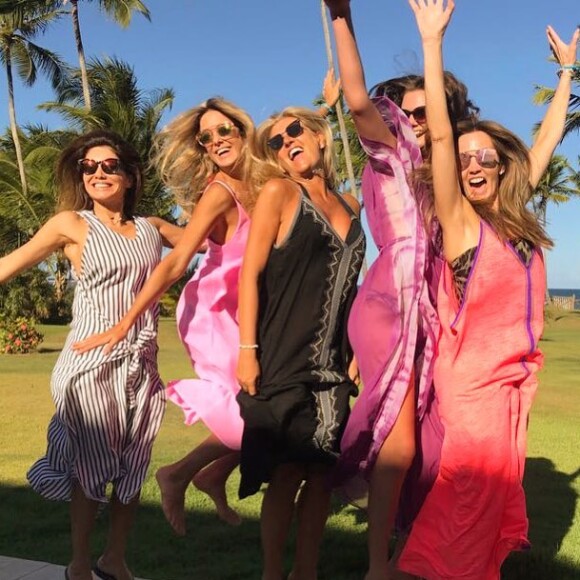 Ticiane Pinheiro está se divertindo com amigas durante os dias de descanso na Bahia