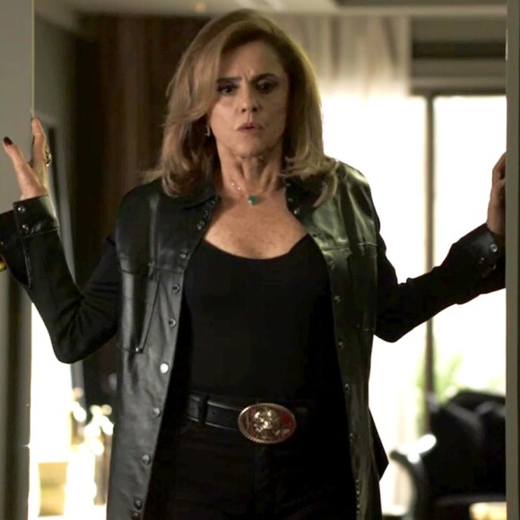 Sophia (Marieta Severo) se assusta com acusação de Duda (Gloria Pires) e diz que ela não tem provas para incriminá-la, na novela 'O Outro Lado do Paraíso'