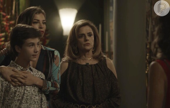 Sophia (Marieta Severo) leva Duda (Gloria Pires) para conversar com Tomaz (Vitor Figueiredo) e Lívia (Grazi Massafera), na novela 'O Outro Lado do Paraíso'