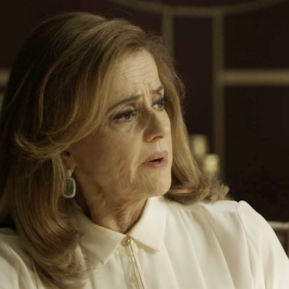 Sophia (Marieta Severo) recua para não ser denunciada por Duda (Gloria Pires): 'Vou deixar que veja, mas por piedade. Já que é avó, deve ter o mesmo sentimento que eu. De amor', na novela 'O Outro Lado do Paraíso'