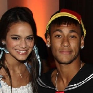 Bruna Marquezine e Neymar assumiram o namoro pela primeira vez em 2013 e entre algumas idas e vindas se reconciliaram no Réveillon de 2017. Bruna, como leonina, é uma mulher intensa e com muita atitude