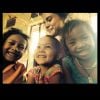 Selena Gomez visita crianças carentes do Nepal e diz: 'Essa geração de crianças acredita que pode fazer a diferença, e tem atitude'