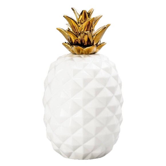 Elegante e moderno, o abacaxi decorativo de cerâmica com coroa metálica da Lole Presentes, no valor de R$ 198,77, pode ser encontrado no site Submarino  
