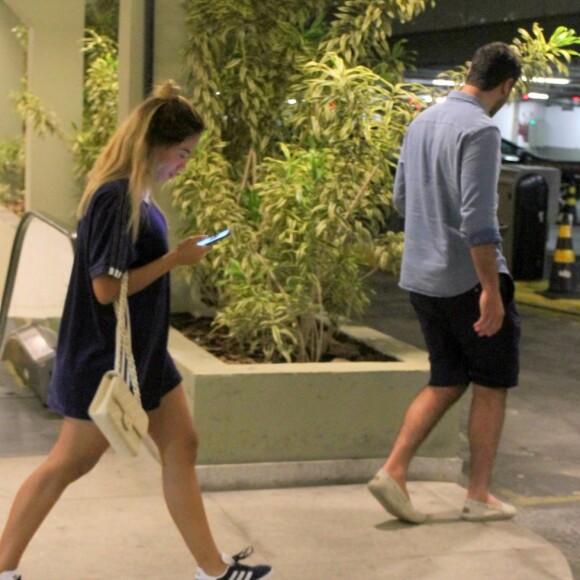 Anitta e o marido, Thiago Magalhães, são fotografados deixando um Shopping da zona sul do Rio, na noite de quinta-feira, 11 de janeiro de 2018