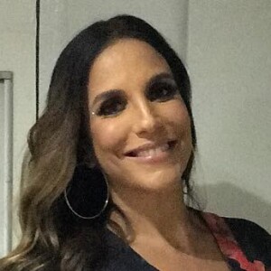 'Toda a minha rouquidão é de fala, não é de canto', explicou Ivete Sangalo