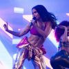 Ainda morena, Anitta fez show pela primeira vez no réveillon de Copacabana
