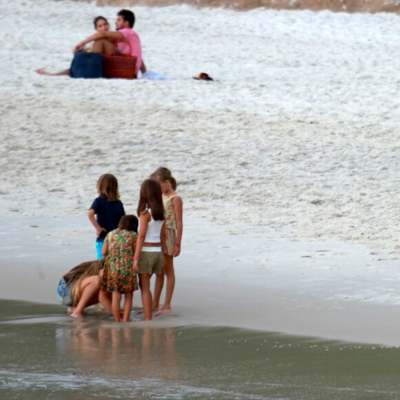 Sofia brincou muito na areia com os amigos