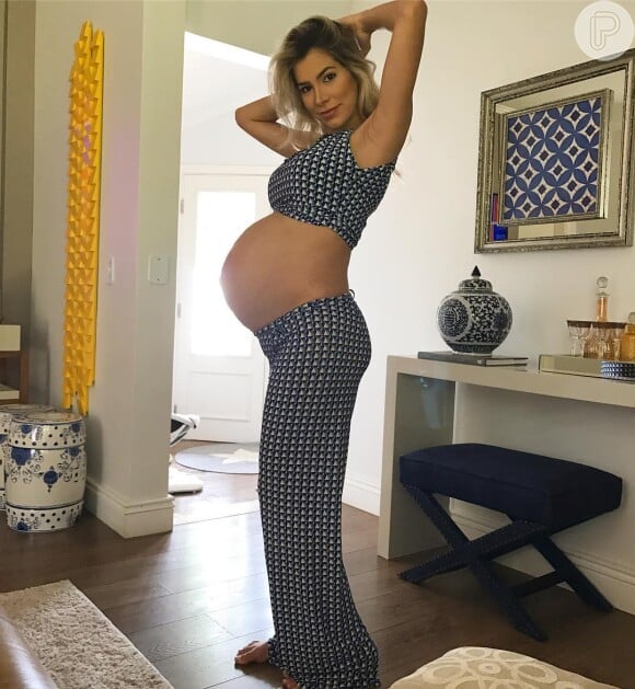 Adriana Sant'Anna admitiu incômodo com as estrias adquiridas durante a gravidez de Linda