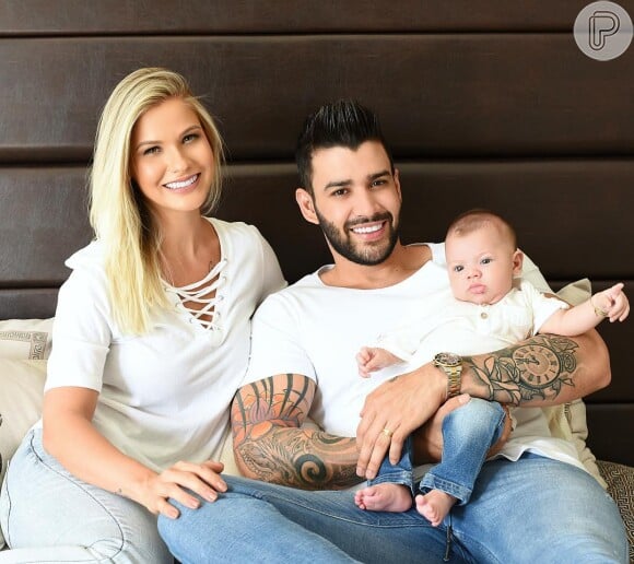 Gusttavo Lima, marido de Andressa Suita, foi ver o filho, Gabriel, de 6 meses, ao chegar de feira em Goiás: 'Bom dia! Dá 'benção, papai!'