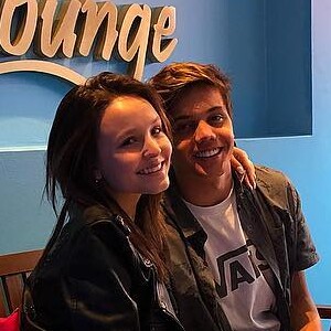 Larissa Manoela e o namorado, Leo Cidade, almoçaram juntos para comemoraram o primeiro mês de namoro