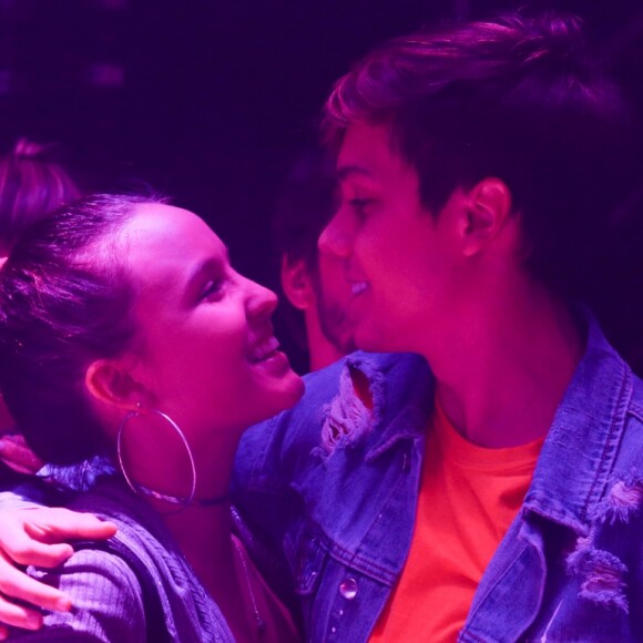 Leo Cidade se derreteu ao fazer declaração de amor para Larissa Manoela: 'Obrigado por ser essa pessoa incrível! A cada dia que passa eu me apaixono mais e mais por você'