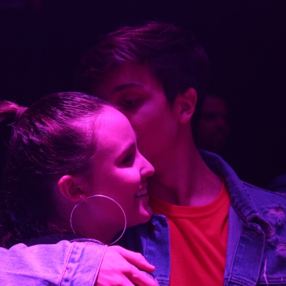 Larissa Manoela e Leo Cidade trocaram declarações ao comemoraram um mês de namoro